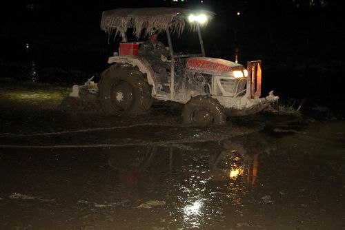 Nhiều cánh đồng ở Nghệ An sáng đèn đêm giữa đợt nắng nóng