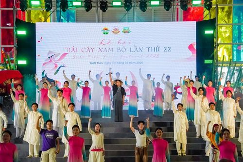 Show hợp xướng kết hợp giữa vọng cổ, nhạc dân gian và hip-hop hiện đại thu hút khán giả