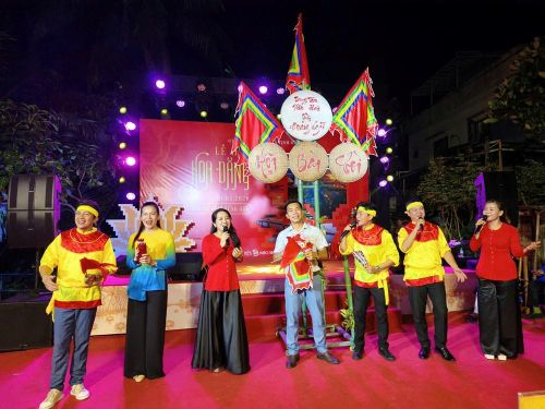 Những làn điệu bài chòi mộc mạc, sâu lắng góp phần làm phong phú sắc màu văn hóa của lễ hội