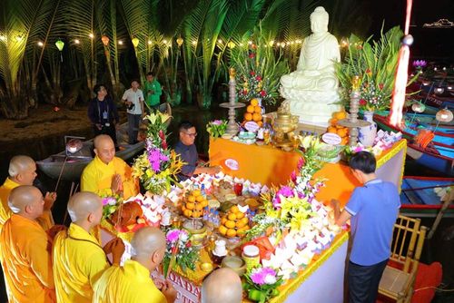 Đây là nét đẹp văn hóa tâm linh, góp phần làm phong phú các hoạt động của lễ hội