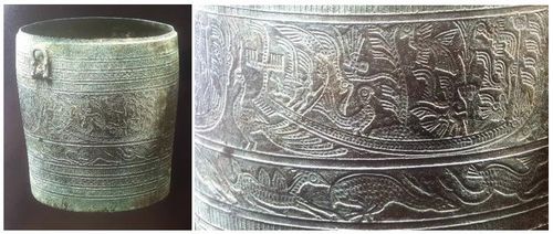 Chiếc thạp đồng Đông Sơn thuộc bảo tàng Barbier-Mueller và hình đặc tả băng trang trí chính trên thân với hình chim công nhảy múa xung quanh thuyền chiến. Ảnh chụp lại từ “Art de Dong Son”, Museé Barbier-Mueller, Genève 2021 do tác giả tham gia biên soạn