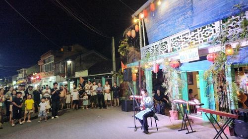 Chương trình giao lưu nghệ thuật cộng đồng tại lễ hội. Ảnh: Mai Trang- TTXVN
