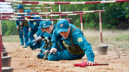 Di chuyển chiếm lĩnh trận địa.