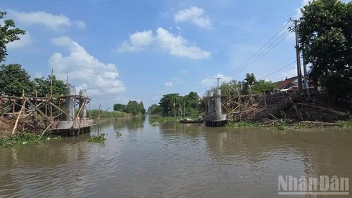 Xã Châu Phú kênh rạch chằng chịt.