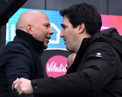 HLV Andoni Iraola nổi lên như ứng viên sáng giá nhất thay thế Arne Slot dẫn dắt Liverpool.