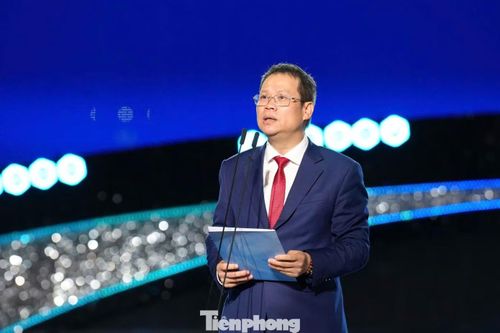 Ông Nguyễn Mạnh Hùng - Chủ tịch UBND TP. Đà Nẵng - cho biết, với chủ đề “Đà Nẵng - Những chân trời kết nối”, DIFF 2026 thể hiện khát vọng xây dựng hình ảnh một thành phố năng động, hiện đại, là điểm đến giao thoa của văn hóa, du lịch, sáng tạo và hợp tác quốc tế. Theo ông, việc DIFF được bình chọn là một trong những lễ hội mùa hè đáng trải nghiệm nhất hành tinh là sự ghi nhận của cộng đồng quốc tế đối với sức hấp dẫn, quy mô, giá trị nghệ thuật và sức lan tỏa của một sự kiện mang thương hiệu Việt Nam trên bản đồ du lịch thế giới.