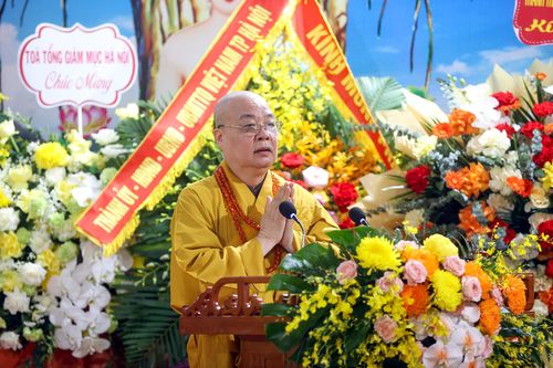 Hòa thượng Thích Thanh Nhiễu đã tuyên đọc thông điệp của Đức pháp chủ Giáo hội Phật giáo Việt Nam, Trưởng lão Hòa thượng Thích Trí Quảng gửi chư tăng, ni, Phật tử.