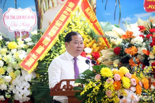Ông Nguyễn Phi Long, Phó Chủ tịch Ủy ban Trung ương MTTQ Việt Nam phát biểu tại buổi lễ.