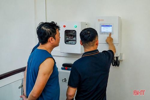 Sau khi hoàn thành lắp đặt, khách hàng được hướng dẫn các thao tác vận hành và giám sát hệ thống.