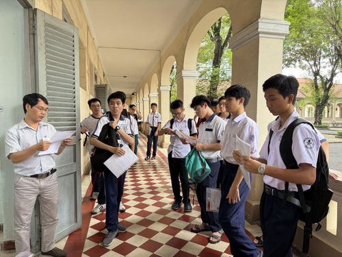 Công tác chuẩn bị tại các điểm thi được tiến hành nghiêm túc và chu đáo.
