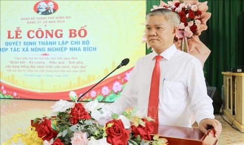 Bí thư Đảng ủy xã Nha Bích Nguyễn Trung Dũng phát biểu tại Lễ công bố thành lập Chi bộ Hợp tác xã Nông nghiệp Nha Bích.