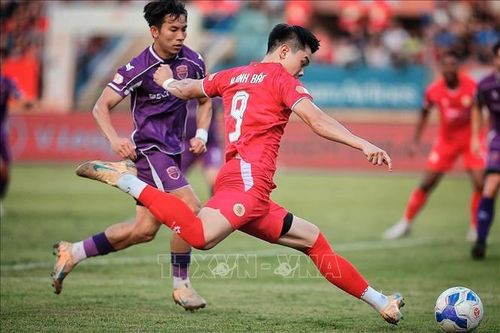 Pha áp sát khung thành Becamex TP.HCM của cầu thủ Nguyễn Đình Bắc (CLB Công an Hà Nội) trong trận đấu tối 31/5/2026. Ảnh: Phạm Tuấn Anh/TTXVN