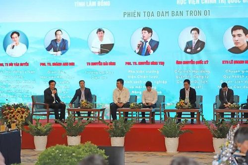 Phiên tọa đàm với chủ đề: “Mô hình phát triển tỉnh Lâm Đồng trong kỷ nguyên mới”.