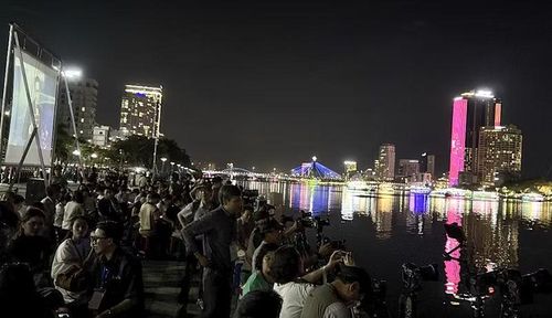 Giới mê ảnh đổ về để săn những khoảnh khắc đẹp trong đêm khai mạc DIFF 2026