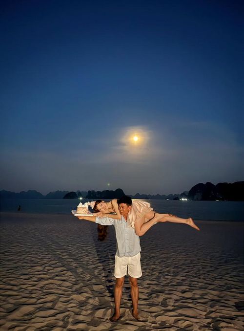 Hòa Minzy nhận được nhiều lời chúc từ đồng nghiệp.