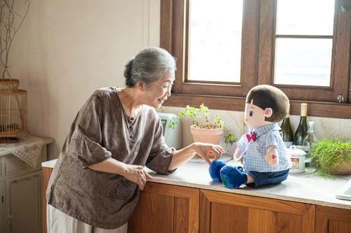 Hàn Quốc ứng dụng robot AI Hyodol hỗ trợ chăm sóc người già neo đơn. Ảnh: Hyodol Co.