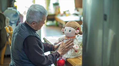 Phiên bản mới nhất của robot AI Hyodol hiện có khả năng giao tiếp bằng tiếng Hàn, tiếng Anh, tiếng Trung, tiếng Nhật và tiếng Hà Lan, đồng thời đang được điều chỉnh để phù hợp với nhu cầu của nhiều quốc gia khác. Ảnh: Hyodol Co.