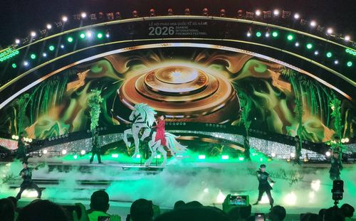 Tiết mục “Cưỡi ngựa về trời - Giai điệu Việt Nam mình” với hình mẫu Linh vật ngựa Kim Mã 4.0 của Đà Nẵng mang dấu ấn đặc biệt tại chương trình.