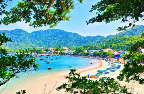 Cù Lao Chàm là địa bàn khai thác yến sào chủ yếu của nghề yến Thanh Châu. Ảnh: Đào Đặng Công Trung