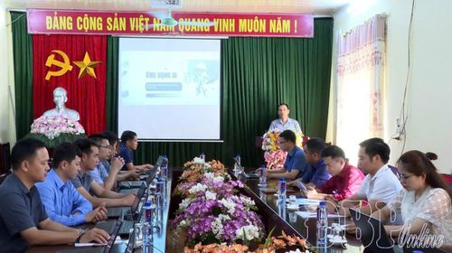 Cán bộ, công chức xã Quài Tở tham gia lớp tập huấn “Ứng dụng AI nâng cao hiệu quả công việc của cán bộ cơ sở”. 