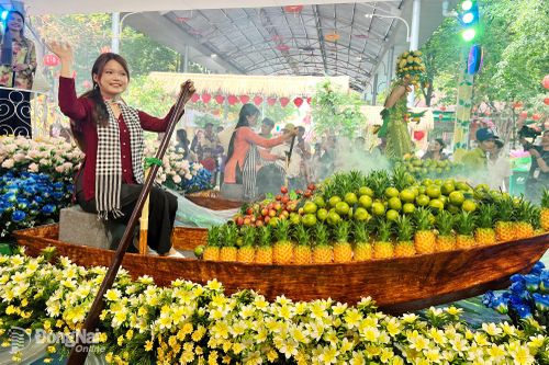Đoàn diễu hành tại lễ khai mạc Lễ hội trái cây Nam Bộ năm 2026. Ảnh: Hải Quân