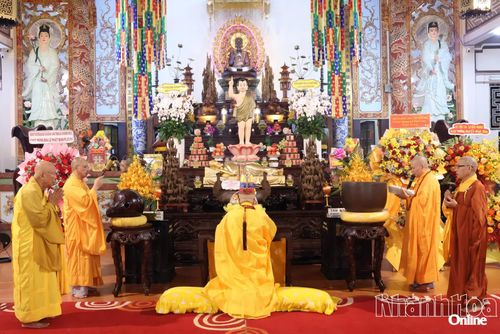 Cầu nguyện quốc thái dân an.