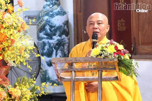 Thượng tọa Thích Thiện Phước - Ủy viên Hội đồng Trị sự Giáo hội Phật giáo Việt Nam, Phó Ban kiêm Chánh thư ký Ban Trị sự Giáo hội Phật giáo Việt Nam tỉnh đọc thư chúc mừng của Chủ tịch Ủy ban Trung ương MTTQ Việt Nam.