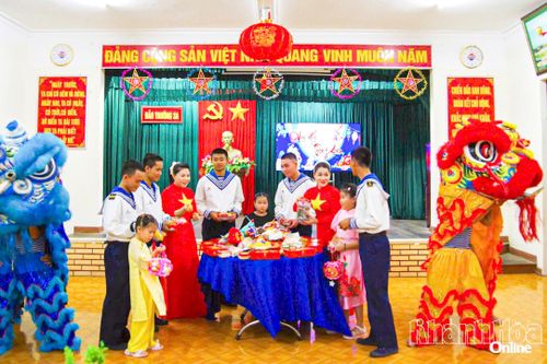 Cán bộ, chiến sĩ và người dân chăm lo Tết Trung thu cho thiếu nhi đảo Trường Sa.