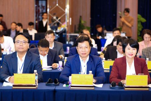 Các đồng chí trong Thường trực Tỉnh ủy Lâm Đồng dự hội thảo