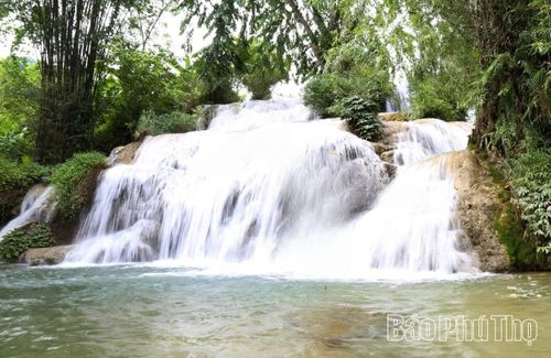 Thác Trăng tại xã Toàn Thắng.