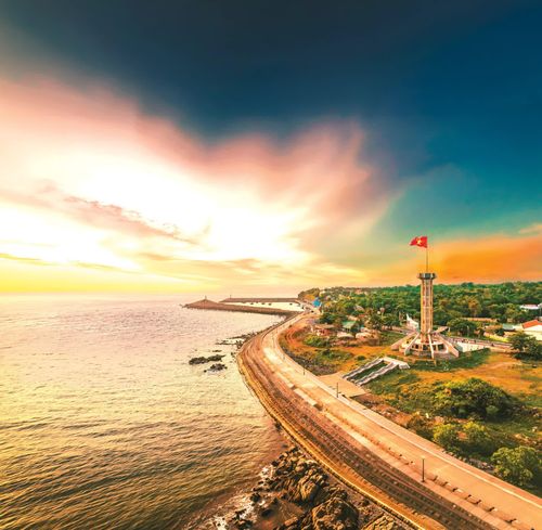 Cột cờ Tổ quốc trên đảo Cồn Cỏ - Ảnh: H.H