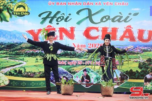 Phần thi thiết kế và trình diễn trang phục chủ đề “Sắc màu nông nghiệp - Hương vị từ xoài”.