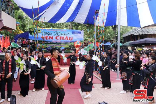 Phần thi múa sạp.