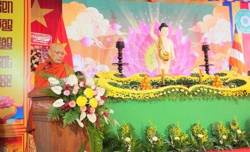 Hòa thượng Thạch Hà cung tuyên Thông điệp Đại lễ Phật đản Phật lịch 2570 của Đức Pháp chủ GHPGVN