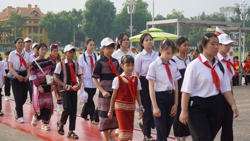 Trước anh linh của Người, các cháu thêm hiểu về cuộc đời giản dị mà vĩ đại của vị Cha già dân tộc, về tình yêu thương mà Bác luôn dành cho thiếu niên, nhi đồng.