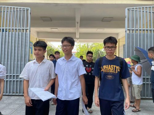 Đề thi Toán năm nay được nhiều học sinh đánh giá là vừa sức nhưng vẫn đảm bảo độ phân hóa cao.