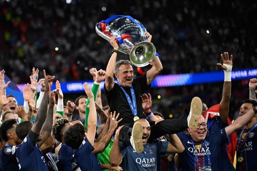 HLV Luis Enrique ăn mừng chức vô địch. (Nguồn: AP)