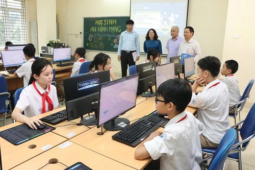 Học sinh Trường Trung học cơ sở Nguyễn Du (phường Đại Mỗ) tham gia cuộc thi toàn quốc “Học sinh An ninh mạng 2026”.
