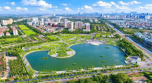 Phát triển hạ tầng hiện đại, xây dựng môi trường sống xanh, an toàn, bền vững là một trong những nội dung của dự thảo Đề án triển khai thí điểm mô hình “xã, phường xã hội chủ nghĩa” tại Hà Nội. Ảnh: Quang Thái