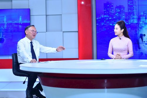 GS.TS.NGND Nguyễn Quang Ngọc trao đổi tại chương trình. Ảnh: Phan Anh