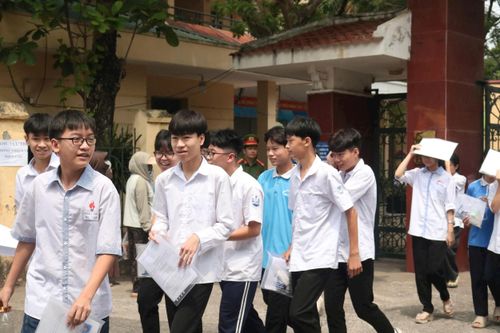Thí sinh hoàn thành kỳ thi lớp 10 công lập năm học 2026-2027. Ảnh: PV