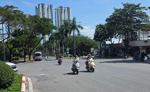 Hà Nội nắng nóng, nhiệt độ cao nhất 37 độ C. Ảnh: Bảo Châu