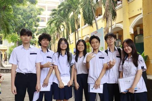 Hơn 151.000 thí sinh TPHCM làm thủ tục dự thi, sẵn sàng cho kỳ thi tuyển sinh vào lớp 10. Ảnh: NM.