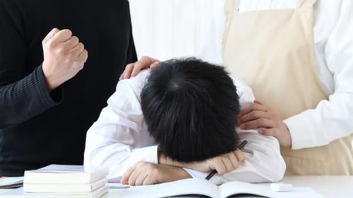 Áp lực thi cử có thể dẫn đến rối loạn lo âu, trầm cảm ở học sinh