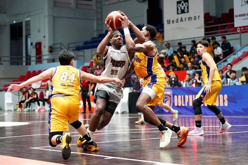 Nha Trang Dolphins cuối cùng cũng tìm được niềm vui chiến thắng khi vượt qua Saigon Heat với tỷ số 85-82 trên sân nhà ở VBA 2026.