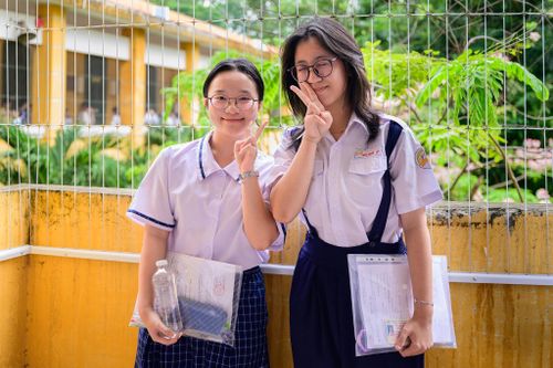 Dự kiến, khoảng 17.742 cán bộ, giáo viên được huy động tham gia công tác coi thi và phục vụ kỳ thi. Bên cạnh lực lượng ngành giáo dục, công an, nhân viên y tế, điện lực, kỹ thuật viên và các bộ phận hỗ trợ khác cũng được bố trí tại các điểm thi nhằm bảo đảm kỳ thi diễn ra an toàn, nghiêm túc và đúng quy chế.