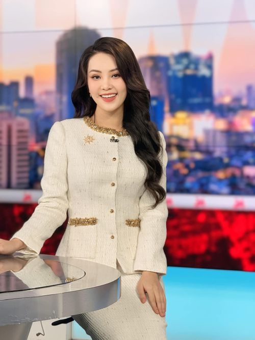 Phong cách thanh lịch, sang trọng của Thụy Vân trong mỗi lần lên sóng. Bên cạnh Chuyển động 24h, nữ MC cũng hiện diện trong nhiều chương trình khác của Đài truyền hình Việt Nam. Cô nhiều lần lọt top 10 bình chọn Biên tập viên ấn tượng của VTV Awards.