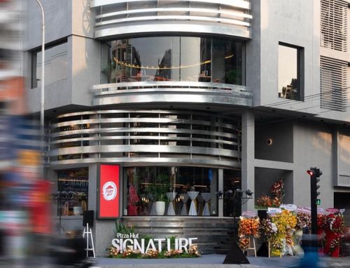  Hiện tại, Pizza Hut đang có khoảng 130 cửa hàng tại Việt Nam. Ảnh: Pizza Hut Signature.