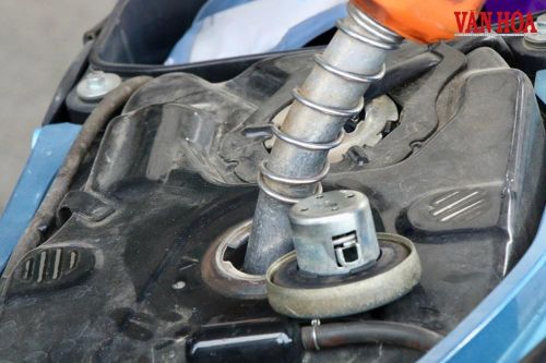 Nhiều khách hàng đón nhận xăng E10 và cho biết sẽ tự trải nghiệm, đánh giá
