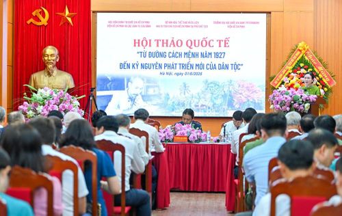 Các đại biểu dự Hội thảo khoa học quốc tế "Từ Đường cách mệnh năm 1927 đến kỉ nguyên phát triển mới của dân tộc"